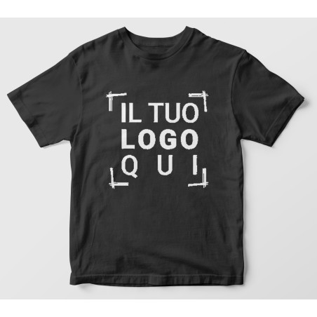 T-shirt nera personalizzata con foto o grafica