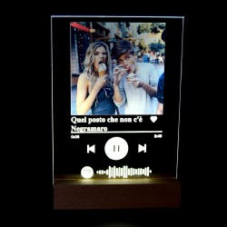 targhetta spotify con basetta luminosa